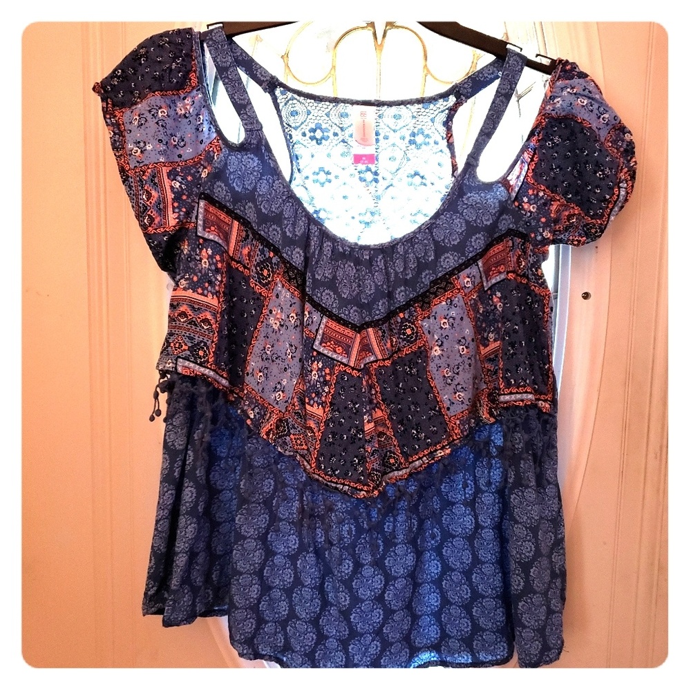 Sale!  Blue/Coral Medium Cold Shoulder Shirt🔥